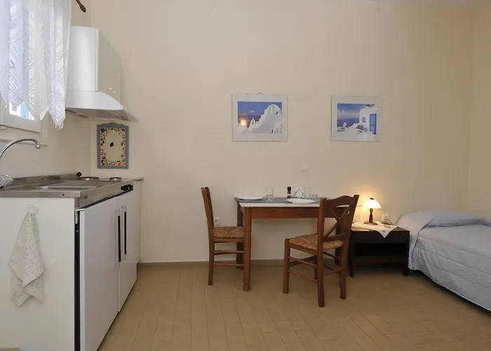 George's Paros Hotel apartamentowy Alikí