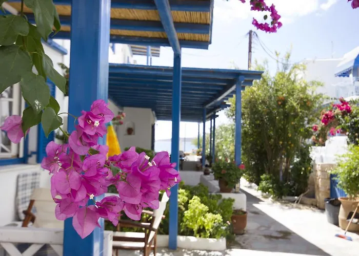 George's Paros Hotel apartamentowy Alikí
