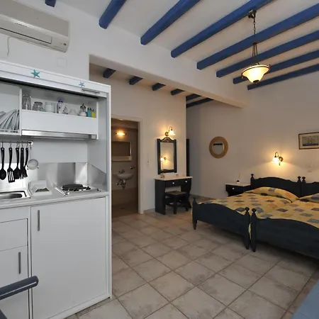 Ξενοδοχείο με διαμερίσματα George's Paros 3*
