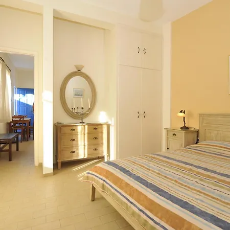 Ξενοδοχείο με διαμερίσματα George's Paros Αλυκή