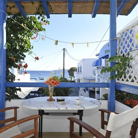 Ξενοδοχείο με διαμερίσματα George's Paros 3*