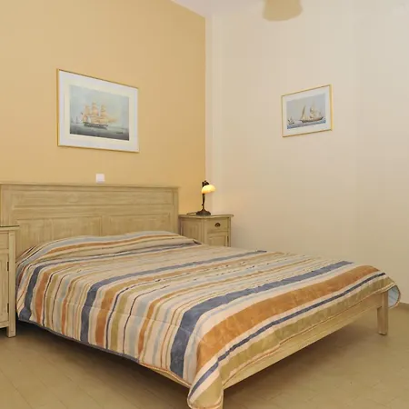 George's Paros Αλυκή