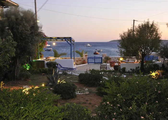 George's Paros 3*